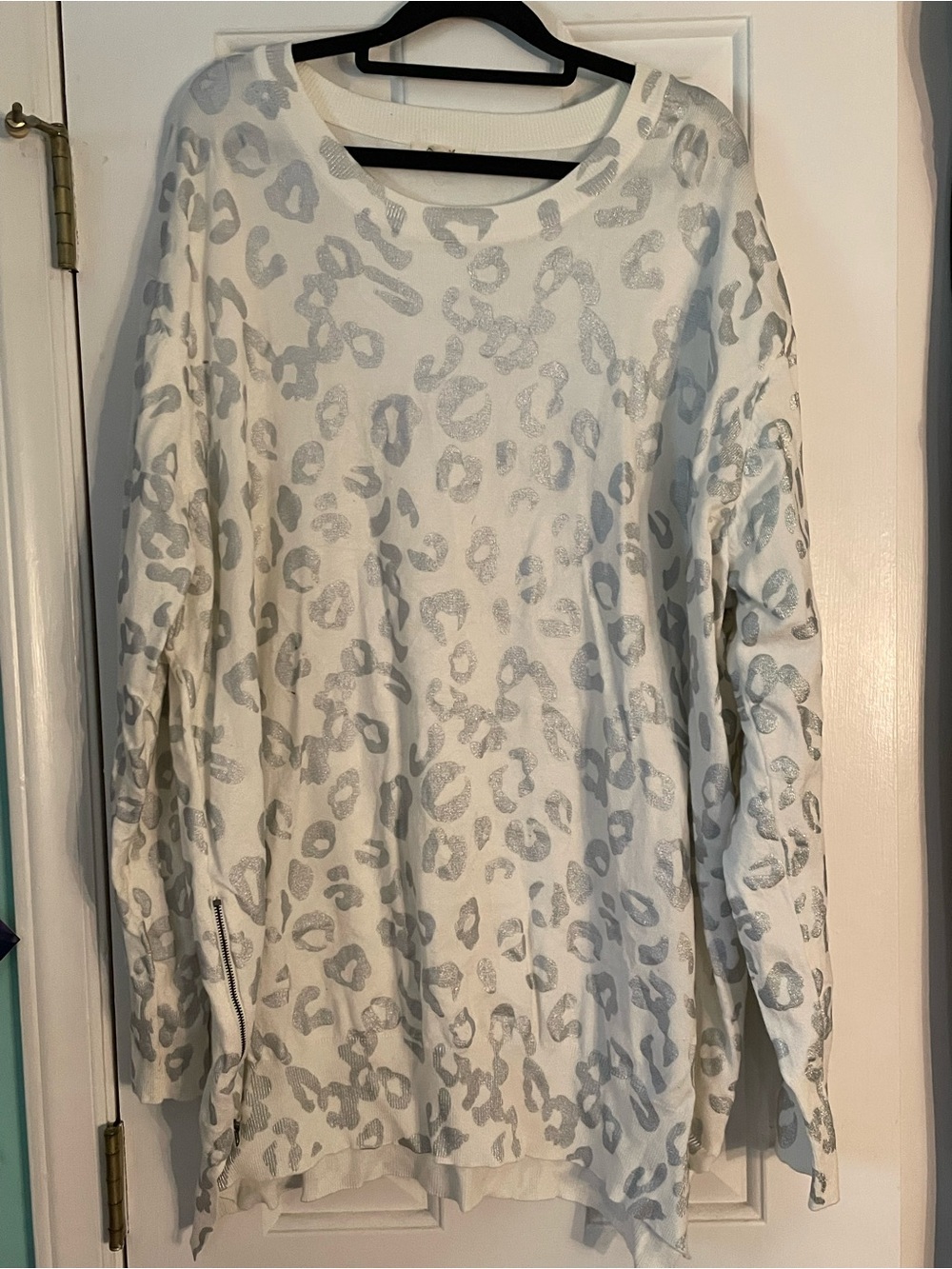 ODDY White Long Sleeve Leopard Print Pullover with Silver Accents